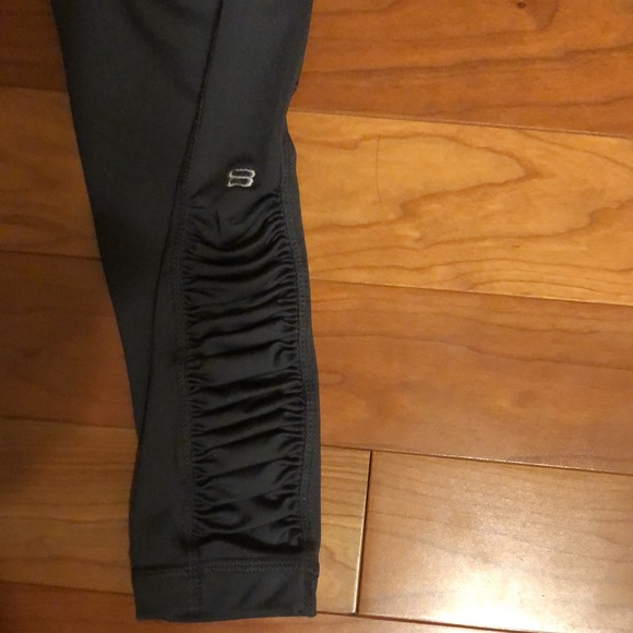 XS Layer 8 women’s cold gear running pants - Picture 3 of 3